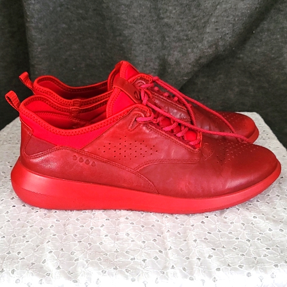 Womens ECCO sneakers in red. Size 10